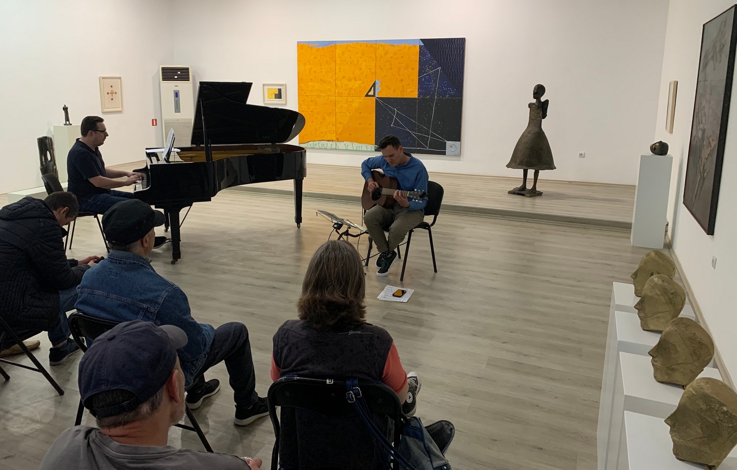 Изящен концерт поднесоха Стийв Хамилтън и Александър Логозаров в Арт център - Плевен